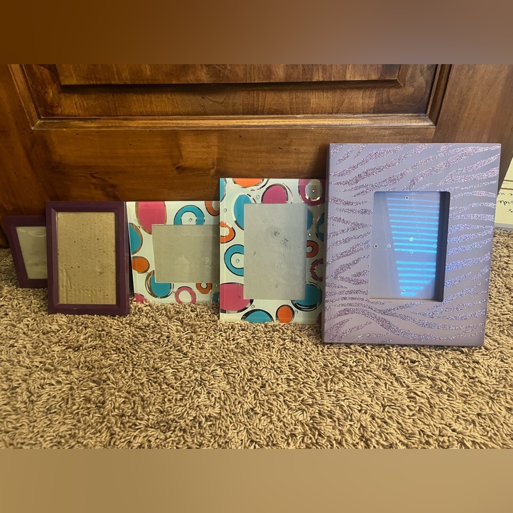 7 gently used picture frames
